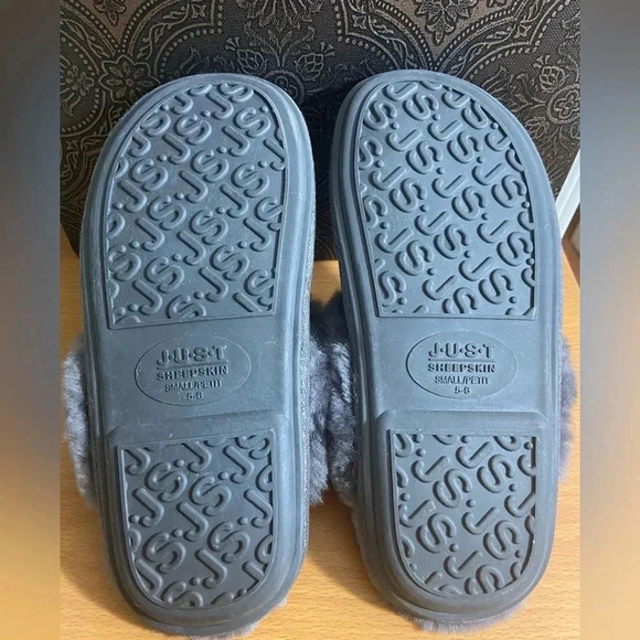 J.U.S.T Sheepskin Slippers - Size  small 5-6 - Picture 9 of 12